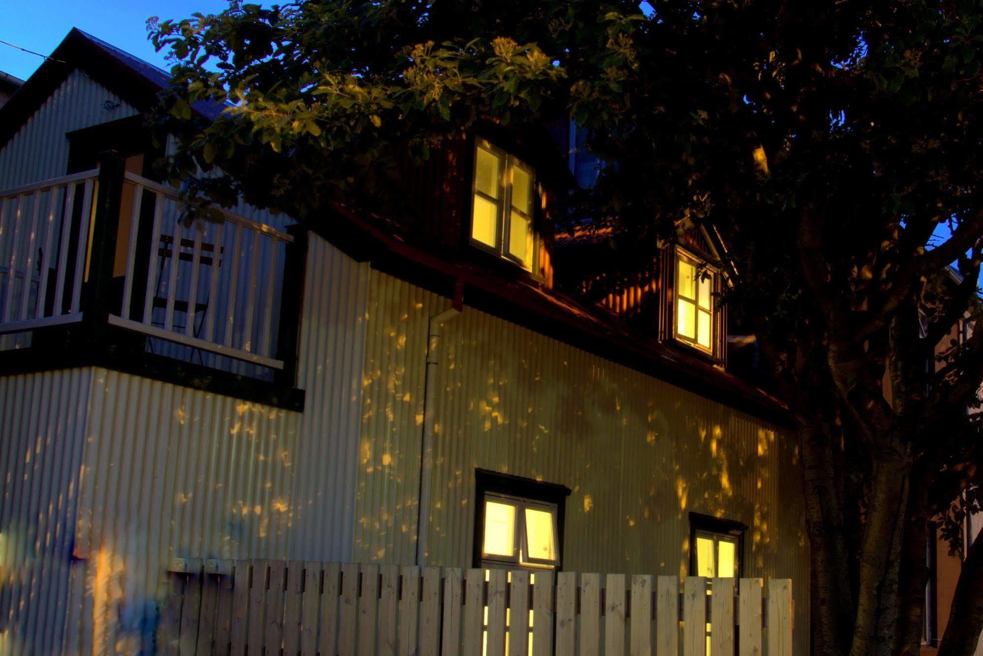 Grettir Guesthouse Рейкьявик Экстерьер фото